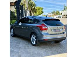 FORD - FOCUS - 2014/2015 - Cinza - Sob Consulta