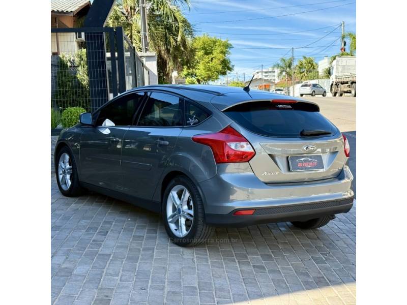 FORD - FOCUS - 2014/2015 - Cinza - Sob Consulta