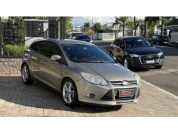 FORD - FOCUS - 2015/2015 - Dourada - Sob Consulta