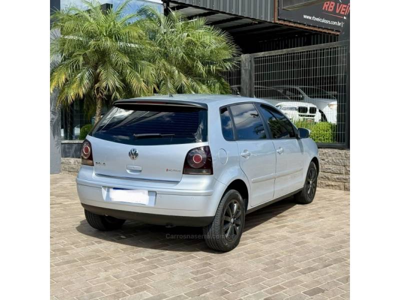 VOLKSWAGEN - POLO - 2010/2011 - Prata - Sob Consulta
