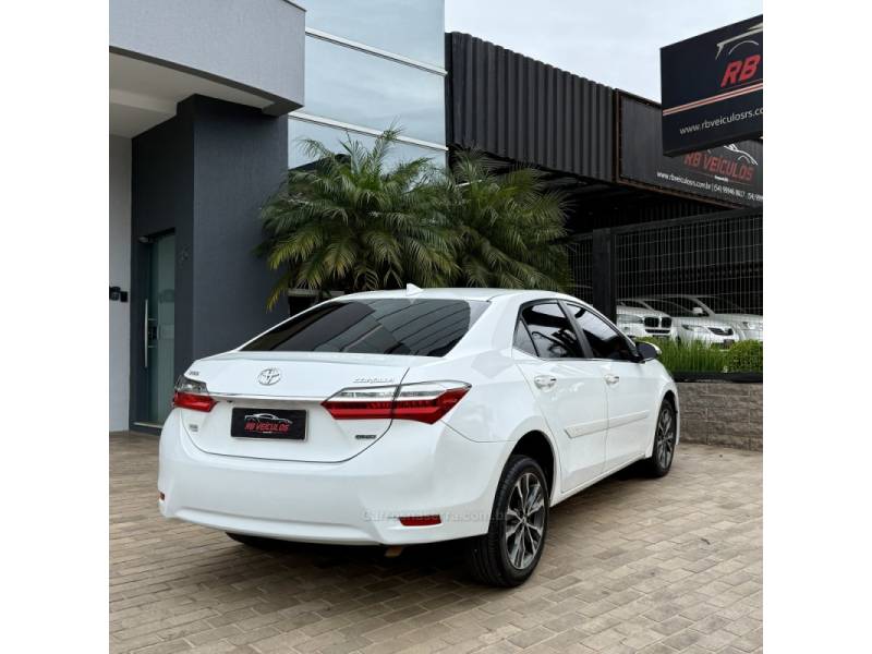 TOYOTA - COROLLA - 2018/2019 - Branca - Sob Consulta