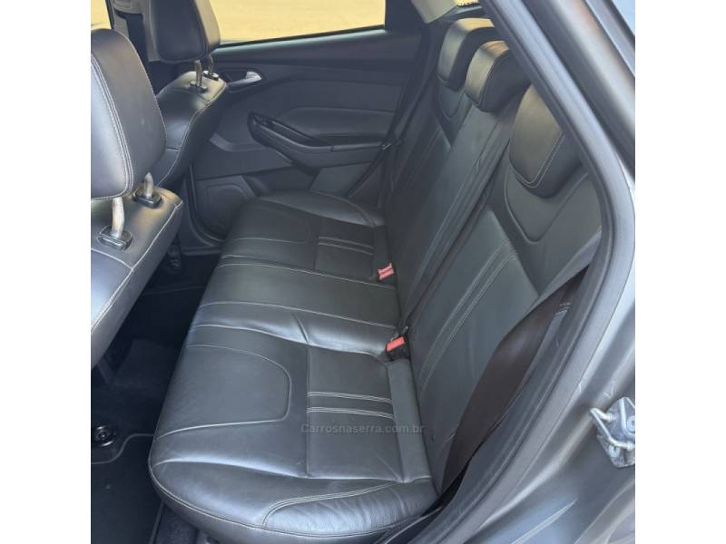 FORD - FOCUS - 2014/2015 - Cinza - Sob Consulta