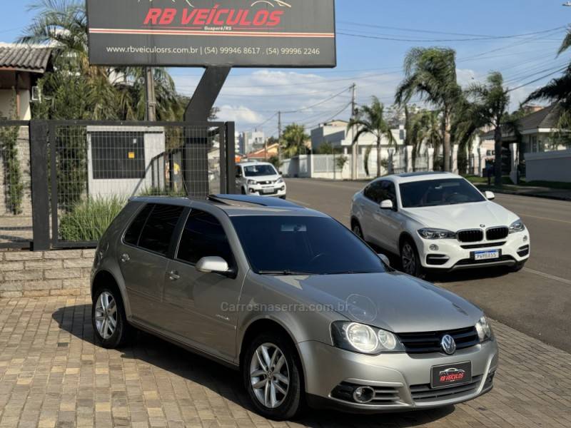 VOLKSWAGEN - GOLF - 2011/2012 - Dourada - Sob Consulta