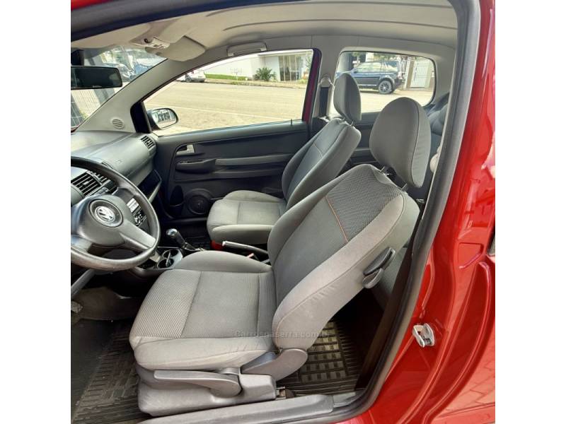 VOLKSWAGEN - FOX - 2009/2009 - Vermelha - Sob Consulta