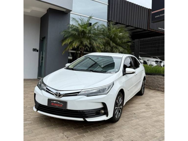 TOYOTA - COROLLA - 2018/2019 - Branca - Sob Consulta