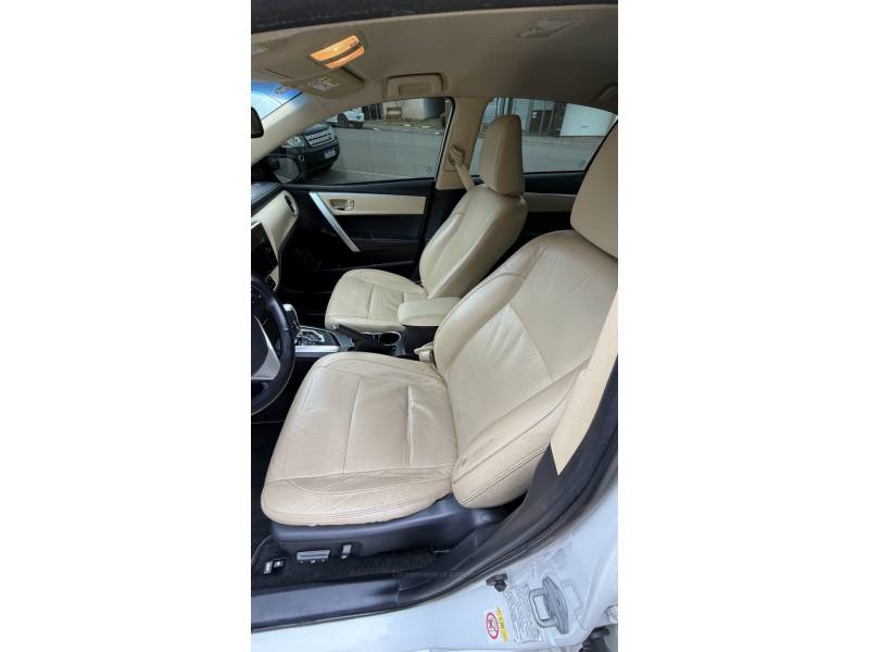 TOYOTA - COROLLA - 2018/2019 - Branca - Sob Consulta