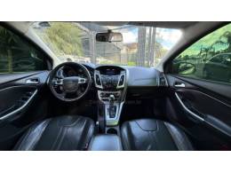 FORD - FOCUS - 2015/2015 - Dourada - Sob Consulta