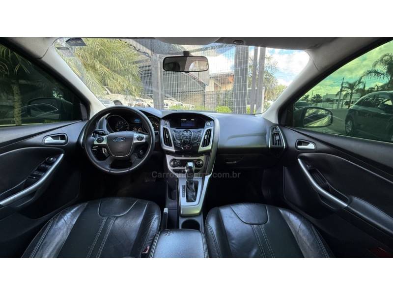 FORD - FOCUS - 2015/2015 - Dourada - Sob Consulta