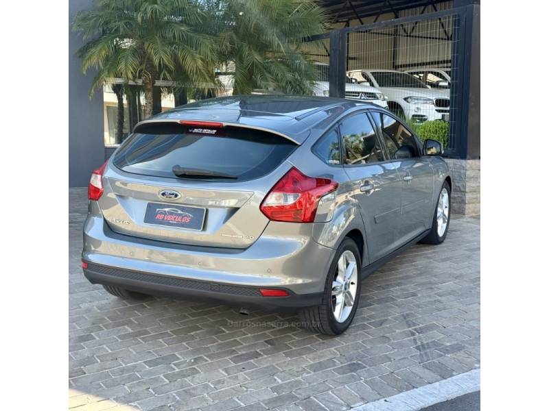 FORD - FOCUS - 2014/2015 - Cinza - Sob Consulta