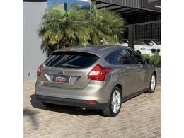 FORD - FOCUS - 2015/2015 - Dourada - Sob Consulta