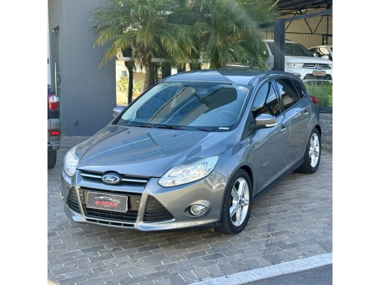 FORD - FOCUS - 2014/2015 - Cinza - Sob Consulta